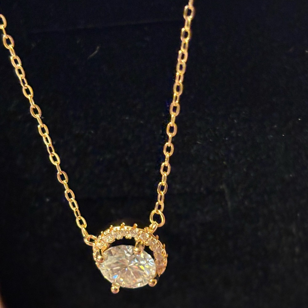 Beautiful Gold Plated 2ct Moissanite Diamond 925 Silver Necklace - Picture 2 of 8